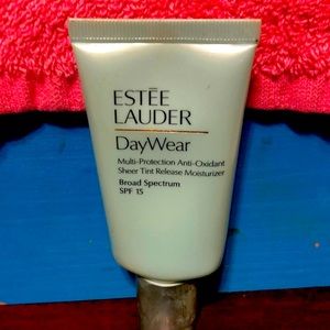 Estée Lauder Daywear sheer tint